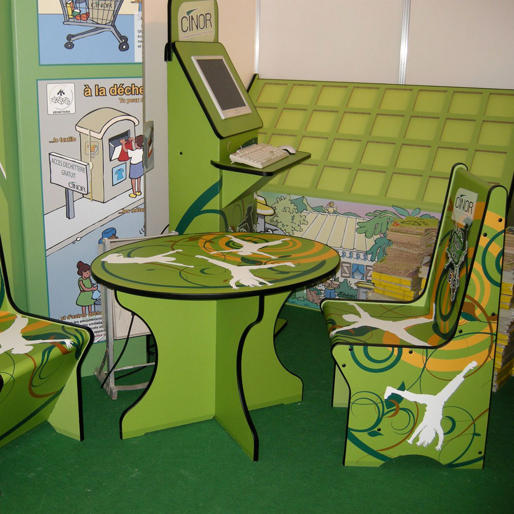 Juego de mesa y sillas en Eco cartón