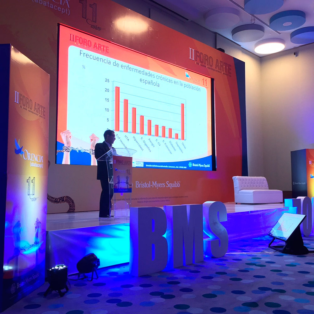 Presentación de eventos en Bogotá con iluminación y multimedia