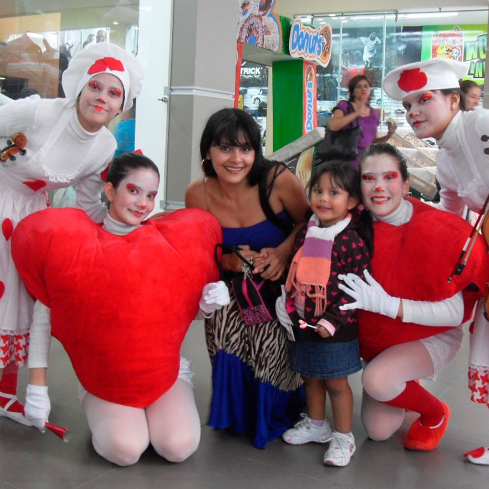 Experiencias interactivas Actividad experiencial con música, teatro y personajes especiales
